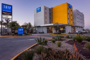 Отель TRYP by Wyndham San Luis Potosi Hotel & Suites  Сан-Луис-Потоси